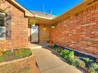 10701 SW 31st Ct, Yukon, OK 73099