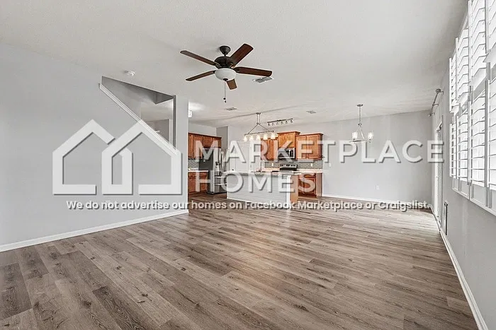 5 bed, 3.0 bath, 2556 sqft, $2,600 — Photo 4