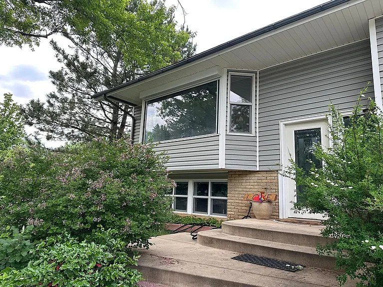 2715 Darley Ave — Photo 2