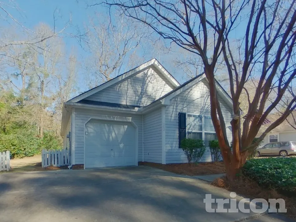 562 Chisolm Way