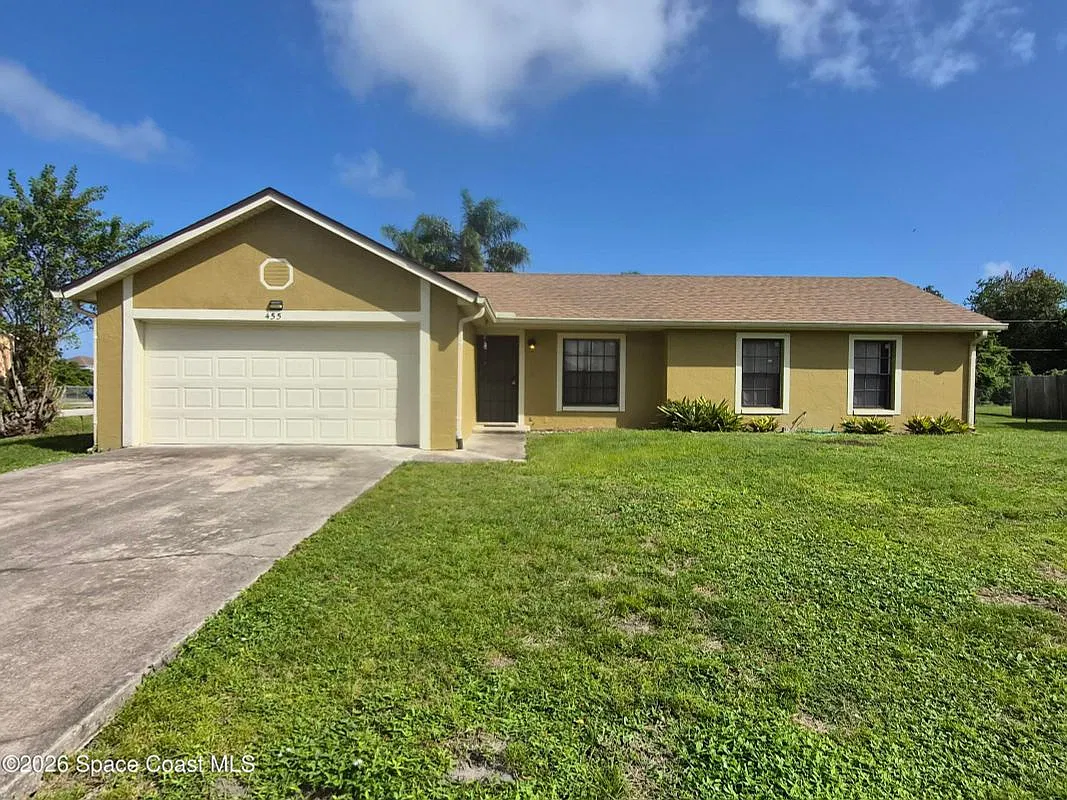 3 bed, 2.0 bath, 1278 sqft, $1,695 — Photo 2