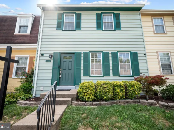 8220 Stationhouse Ct, Lorton, VA 22079