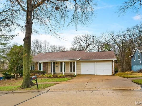 747 La Feil Dr, Ballwin, MO 63021
