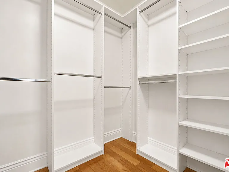1126 Yale St — Photo 5