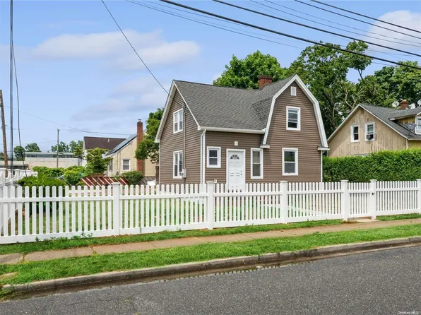 55 Harts Avenue, Roosevelt, NY 11575