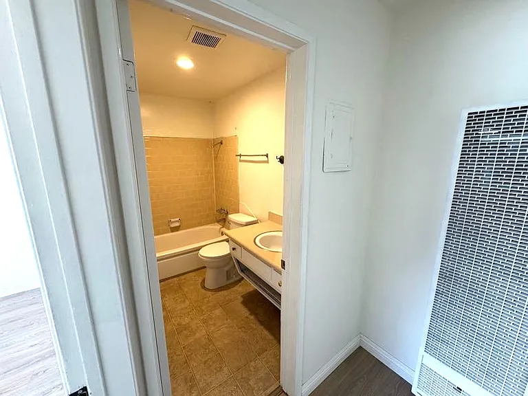 1394 Springfield St #D — Photo 20