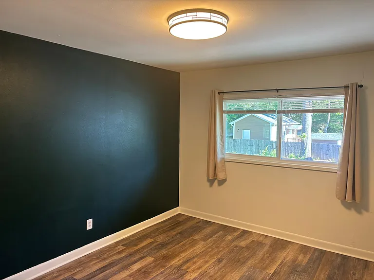 877 Virginia Ave — Photo 1