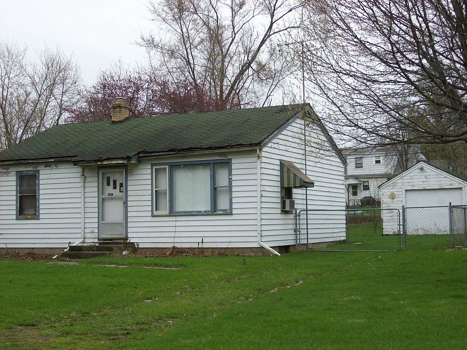 1st image of 1205 Larch St