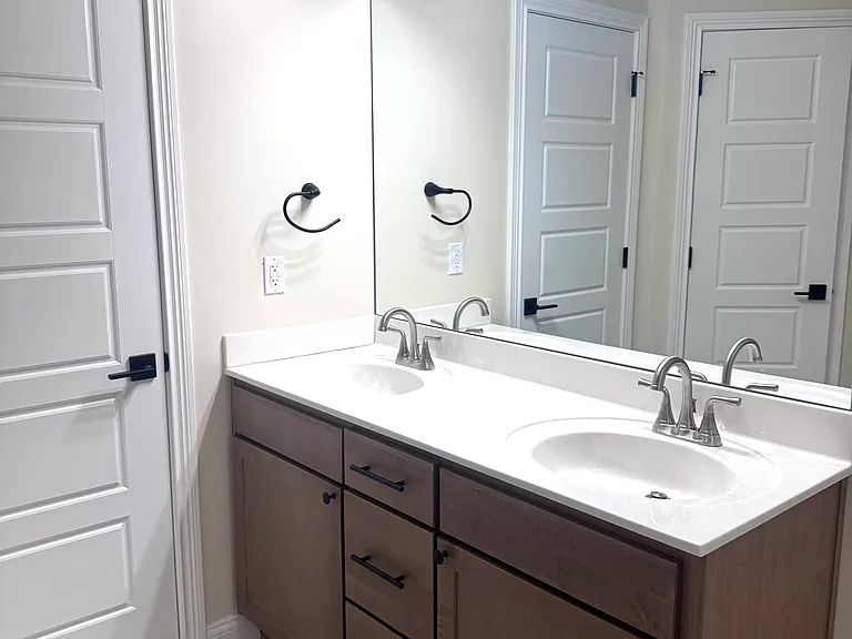 112 Patchen Dr — Photo 2