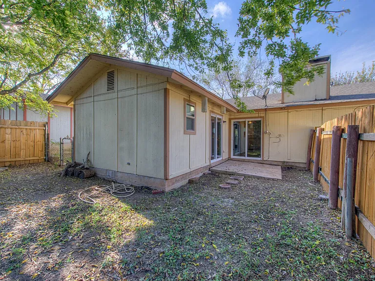 6303 Emerald Forest Dr #B — Photo 13