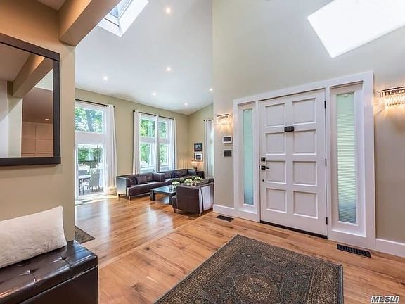 3rd image of 5 Tiffany Cir