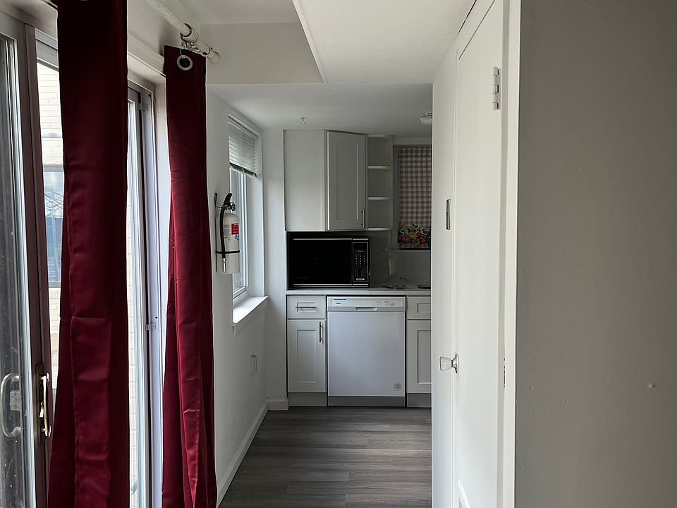 2nd image of 600 Pacific Ave APT A208