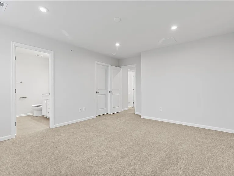 151 Crown St — Photo 13