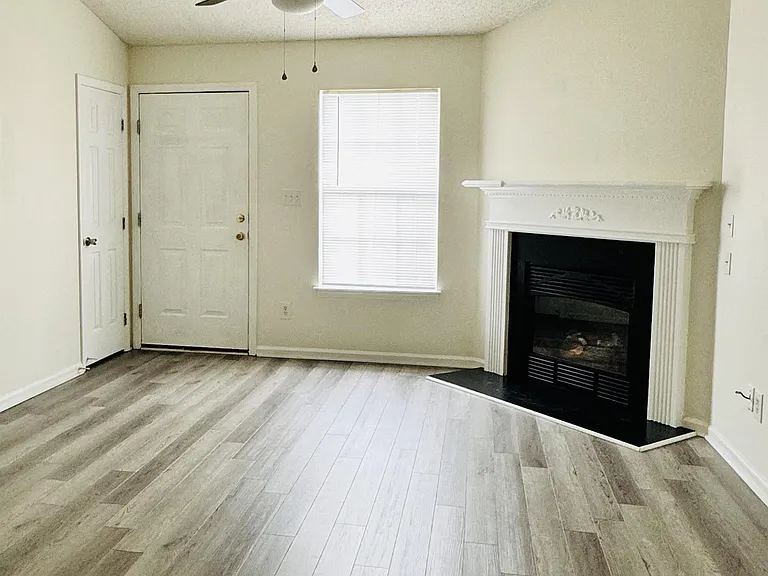 2607 Bluff View Dr — Photo 7