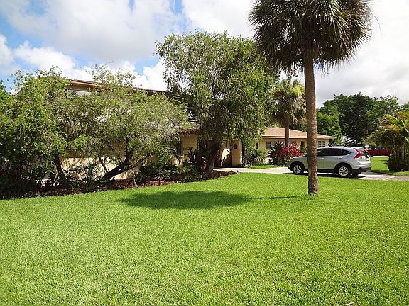 2nd image of 7000 Hibiscus Ave S