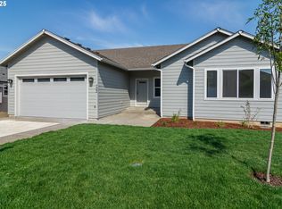 702 Divot Loop, Sutherlin, OR 97479