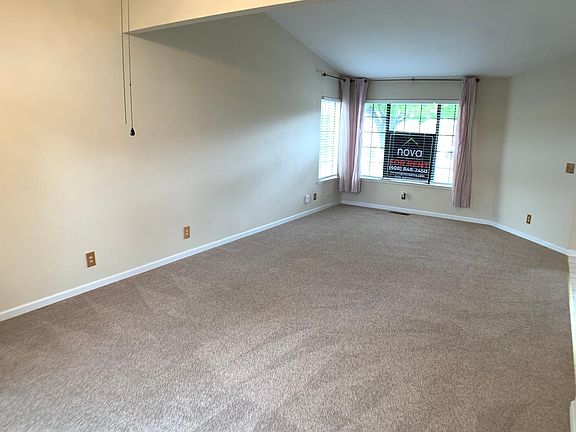 3rd image of 760 Argonne Ave