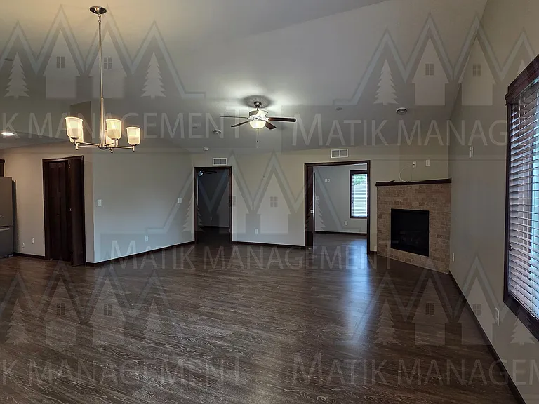 2581 Hawk Ridge Ct SE — Photo 9