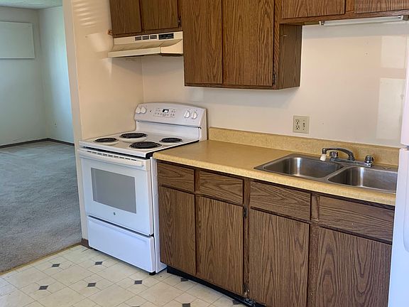 3rd image of 1146 Imperial Cir #5