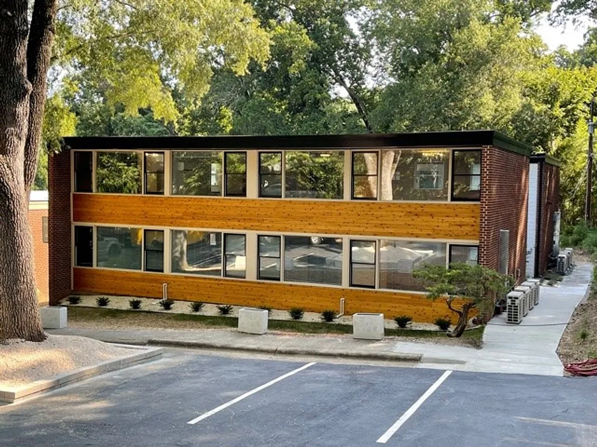 Building Photo - 408 Hillsborough St