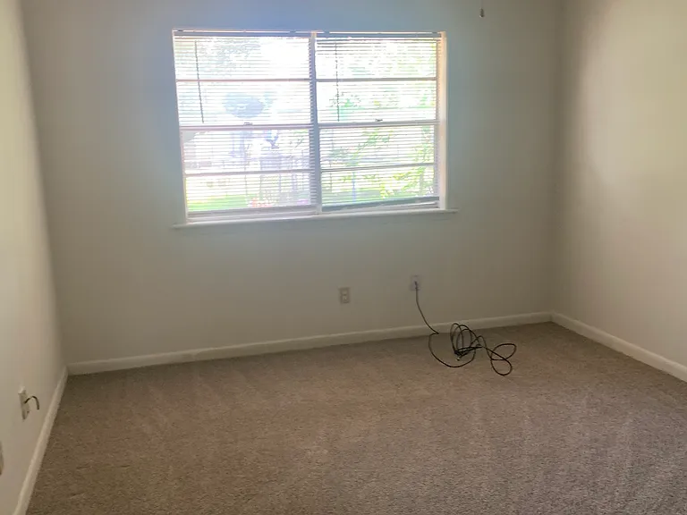 1430 Hillside Dr — Photo 4
