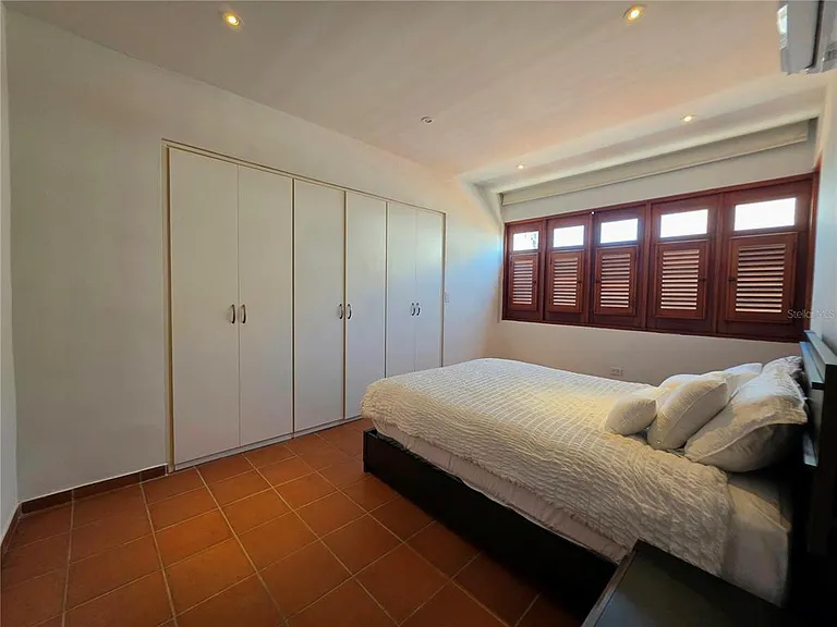 258 Luna — Photo 16