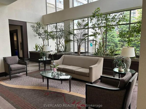 30 Greenfield Ave #2208, Toronto, ON M2N 6N3