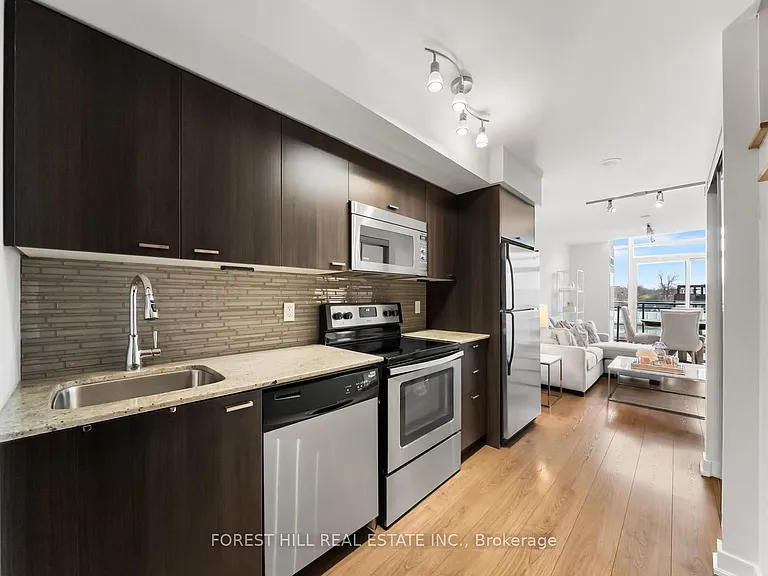 775 King St W #425 — Photo 8