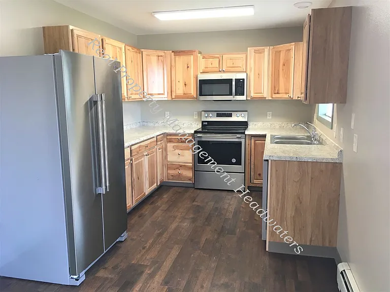 916 Wilder Ave — Photo 2