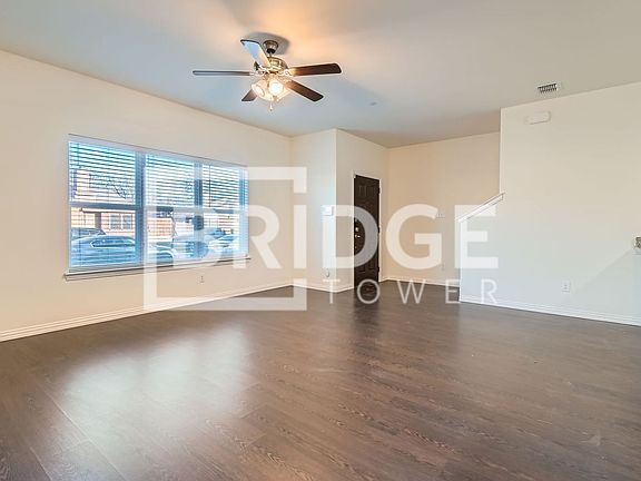 3rd image of 1404 Lake Crest Ln