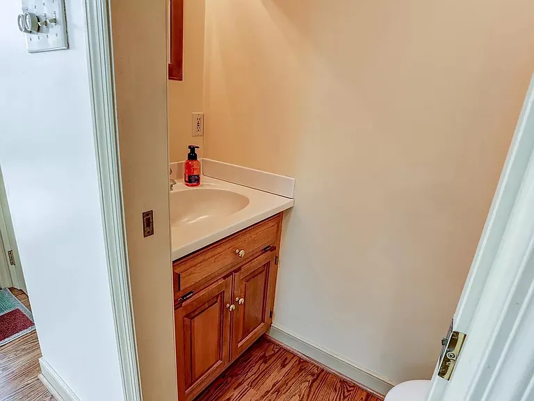 1321 Cheves Pl — Photo 17