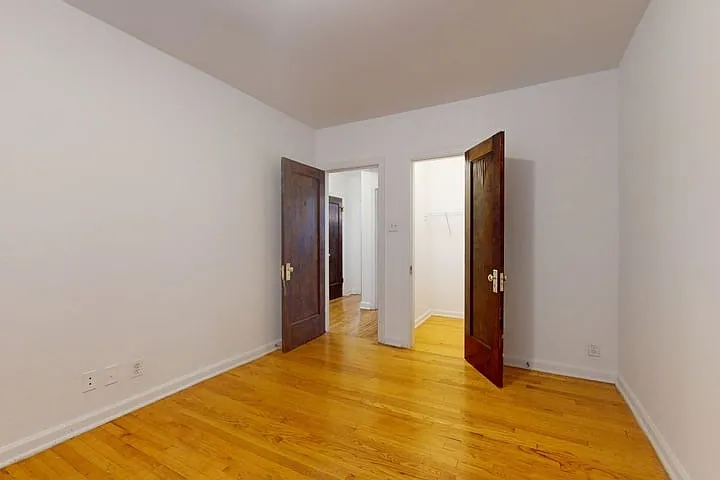 4455 S. Greenwood Avenue — Photo 34