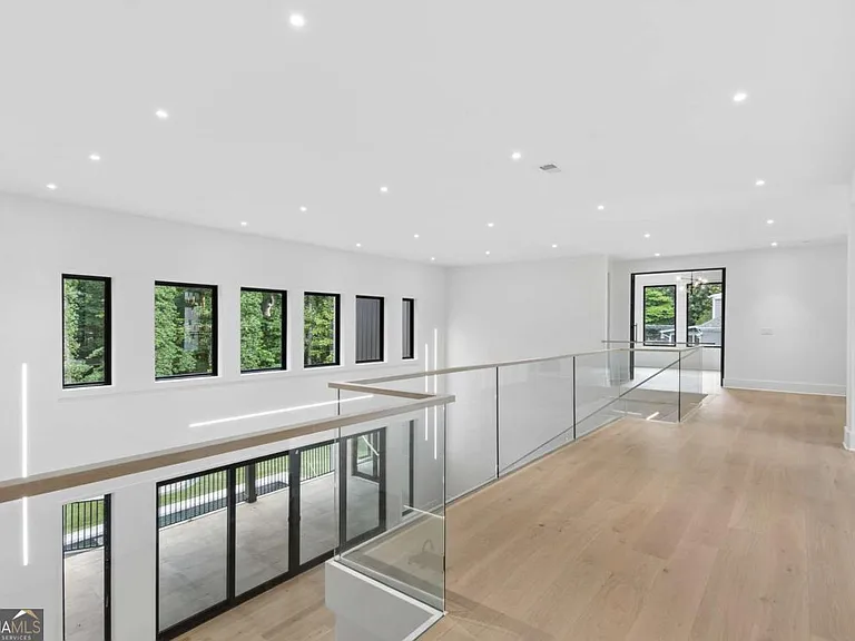1000 Clementstone Dr NE — Photo 25