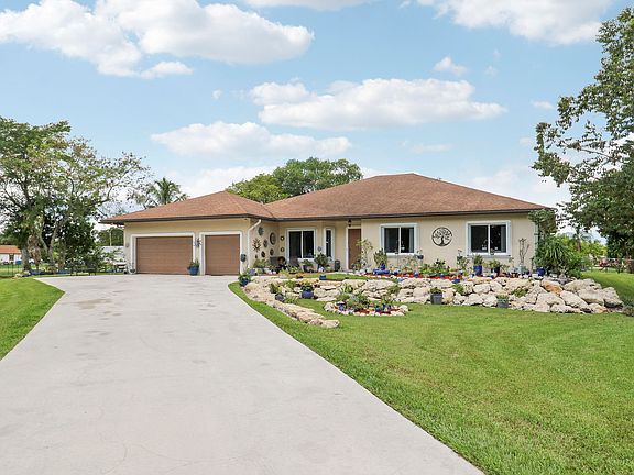 3rd image of 20231 SW 49TH Court