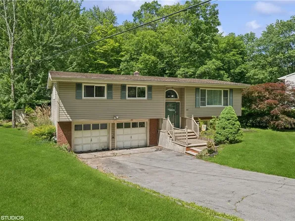 416 Round Lake Park Rd, Monroe, NY 10950