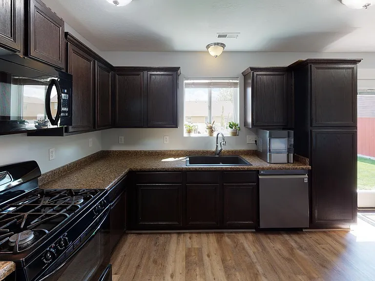 531 S Willow Xing — Photo 25