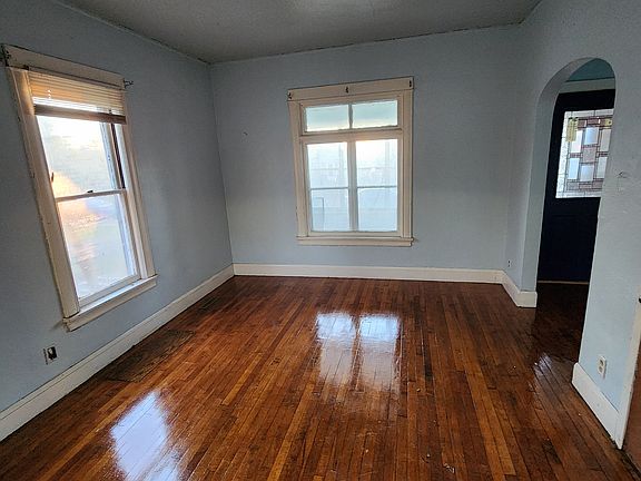 4th image of 2806 James Ave N