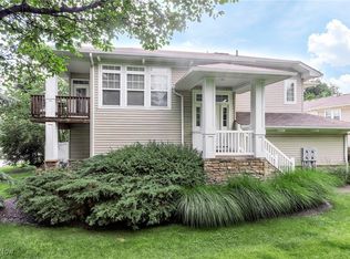 101 Stonegate Cir, Seven Hills, OH 44131