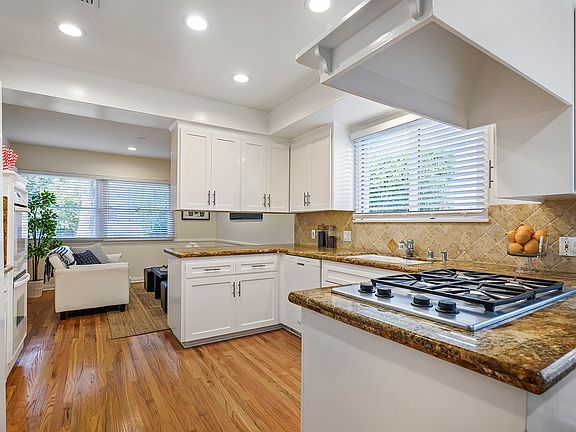 4th image of 15933 Bahama St