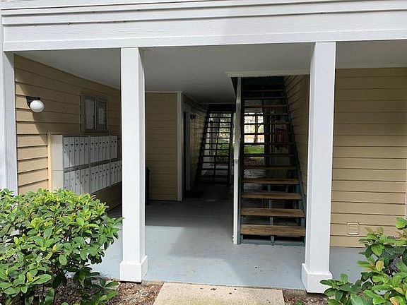 3rd image of 10028 Strafford Oak Ct APT 724