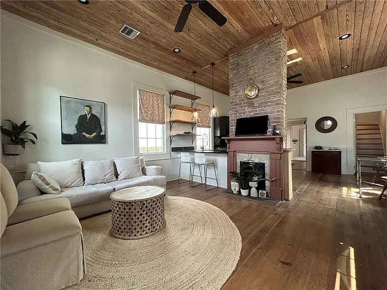 7713 Zimpel St — Photo 2