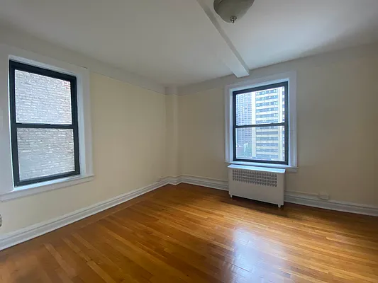 Rented by City Connections Realty | media 8