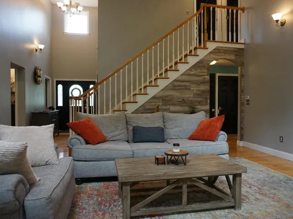 60 Rockwood Dr, Sanford, ME 04073