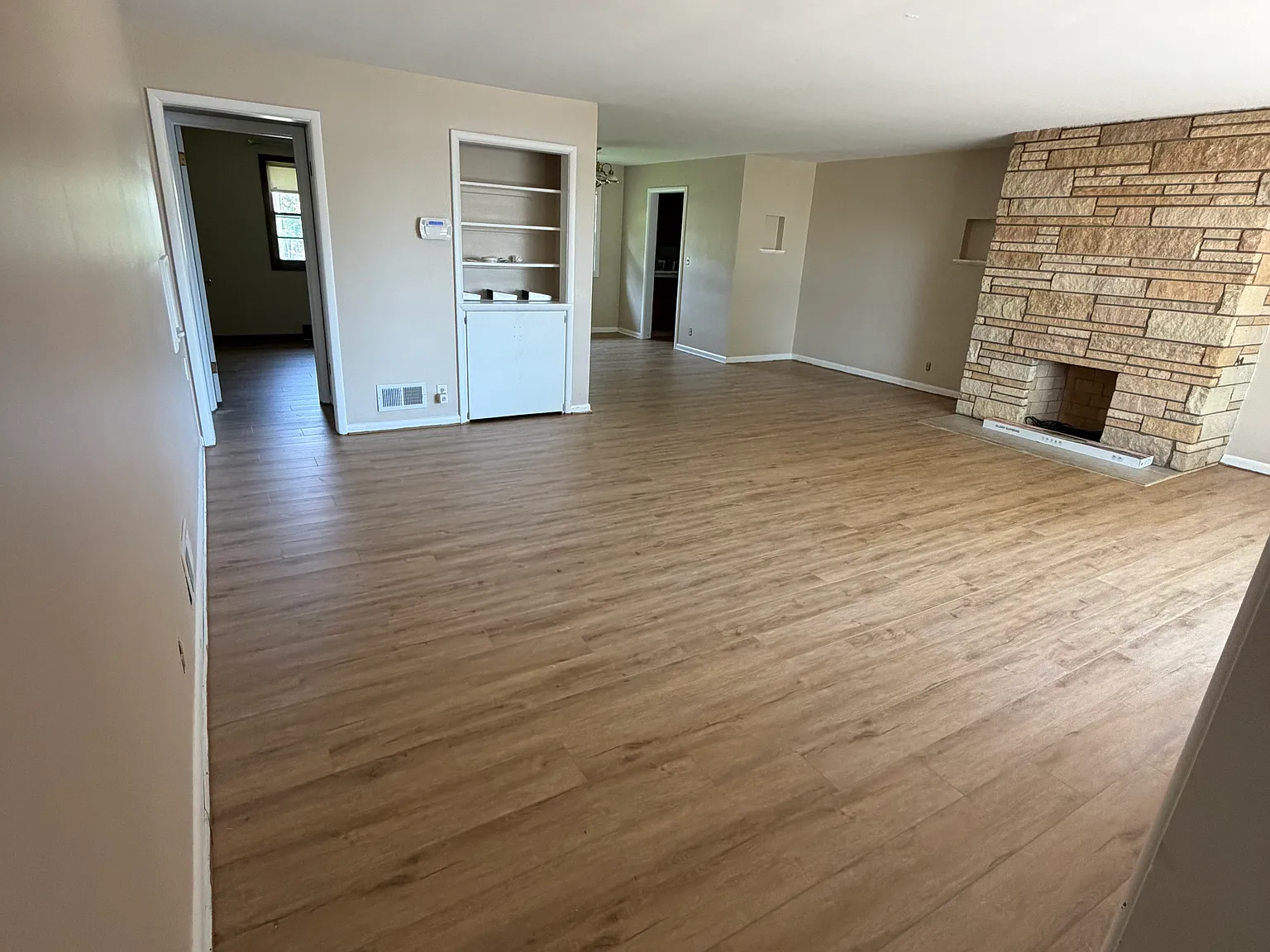 2110 S 38th Ave — Photo 2