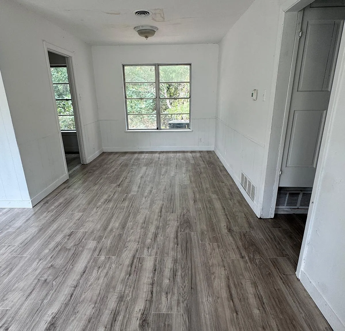 3 bed, 1050 sqft, $1,000 — Photo 4