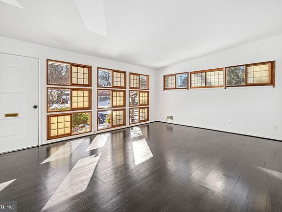3rd image of 2202 Pinneberg Ave
