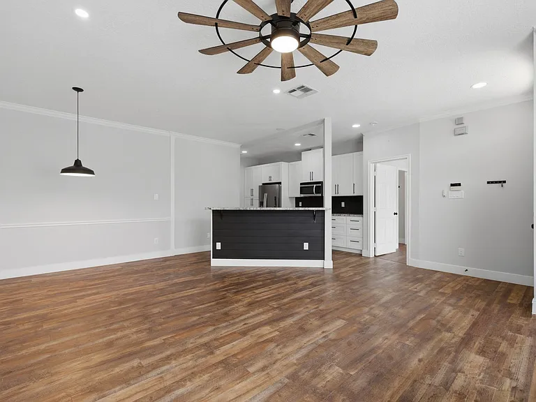 239 Navarro Dr — Photo 9