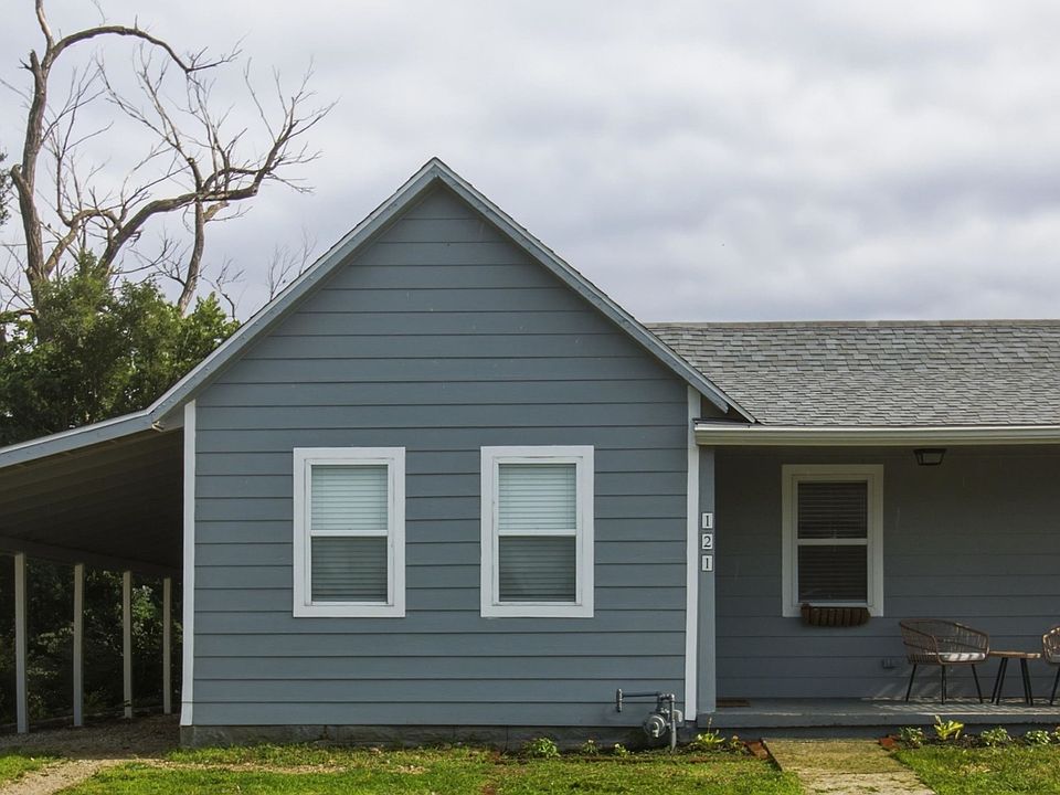 1st image of 121 SE 5th St