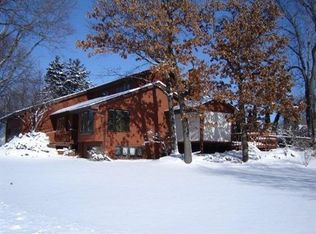 5910 Woods Edge Rd, Fitchburg, WI 53711