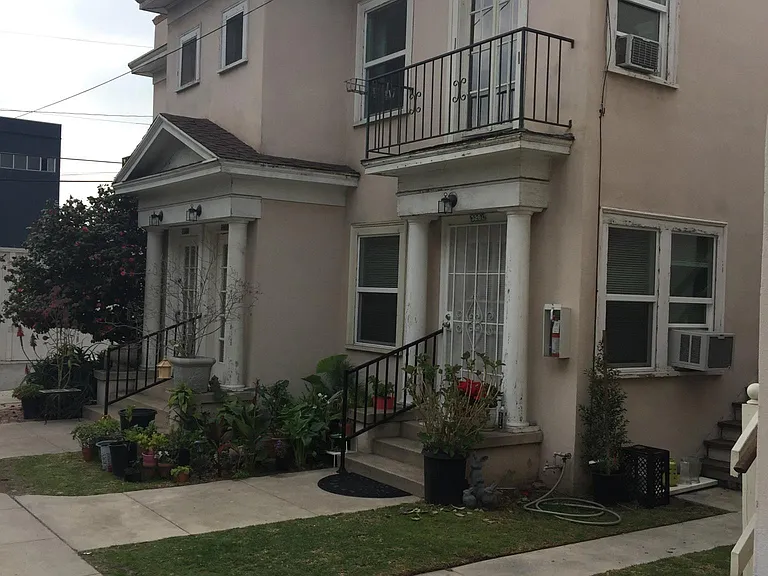 328 W Wilson Ave #B — Photo 10